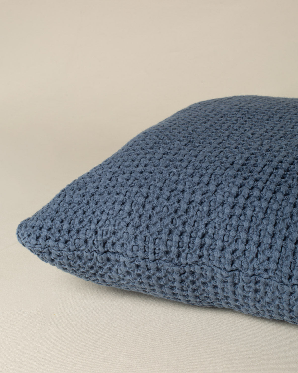 Capa de almofada Favo 50x50 na cor Stonewashed Blue