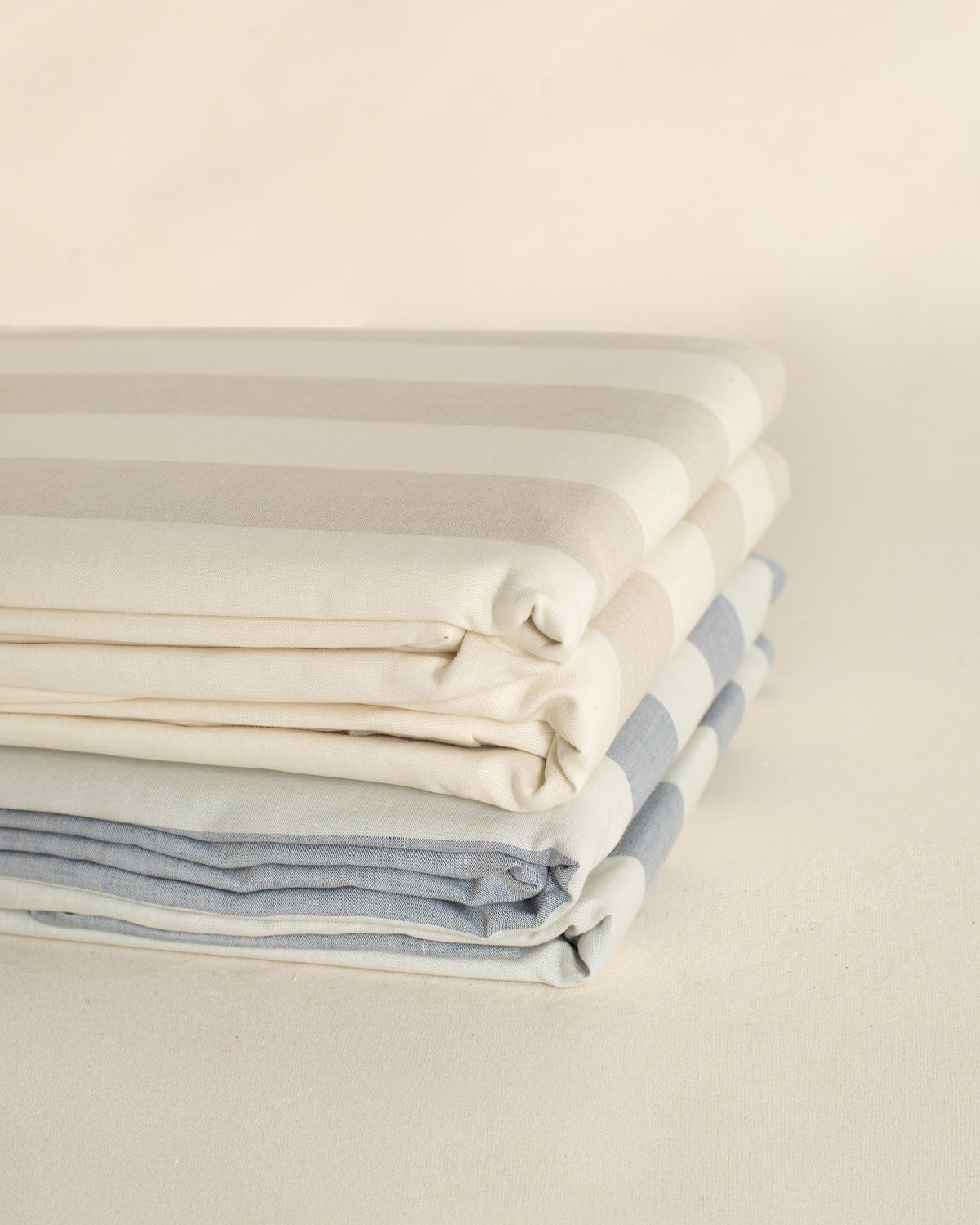 Capa de Edredom Linho em Riscas Bege - Queen