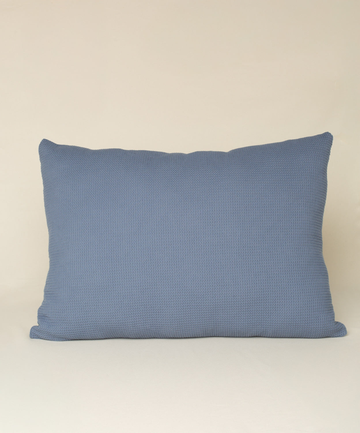 Capa de almofada Favo Mini 50x70 na cor Stonewashed Blue