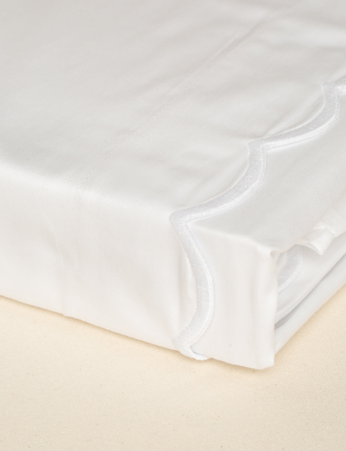 Capa de Edredom Salina 300 fios com Bordado na cor Branca - Queen