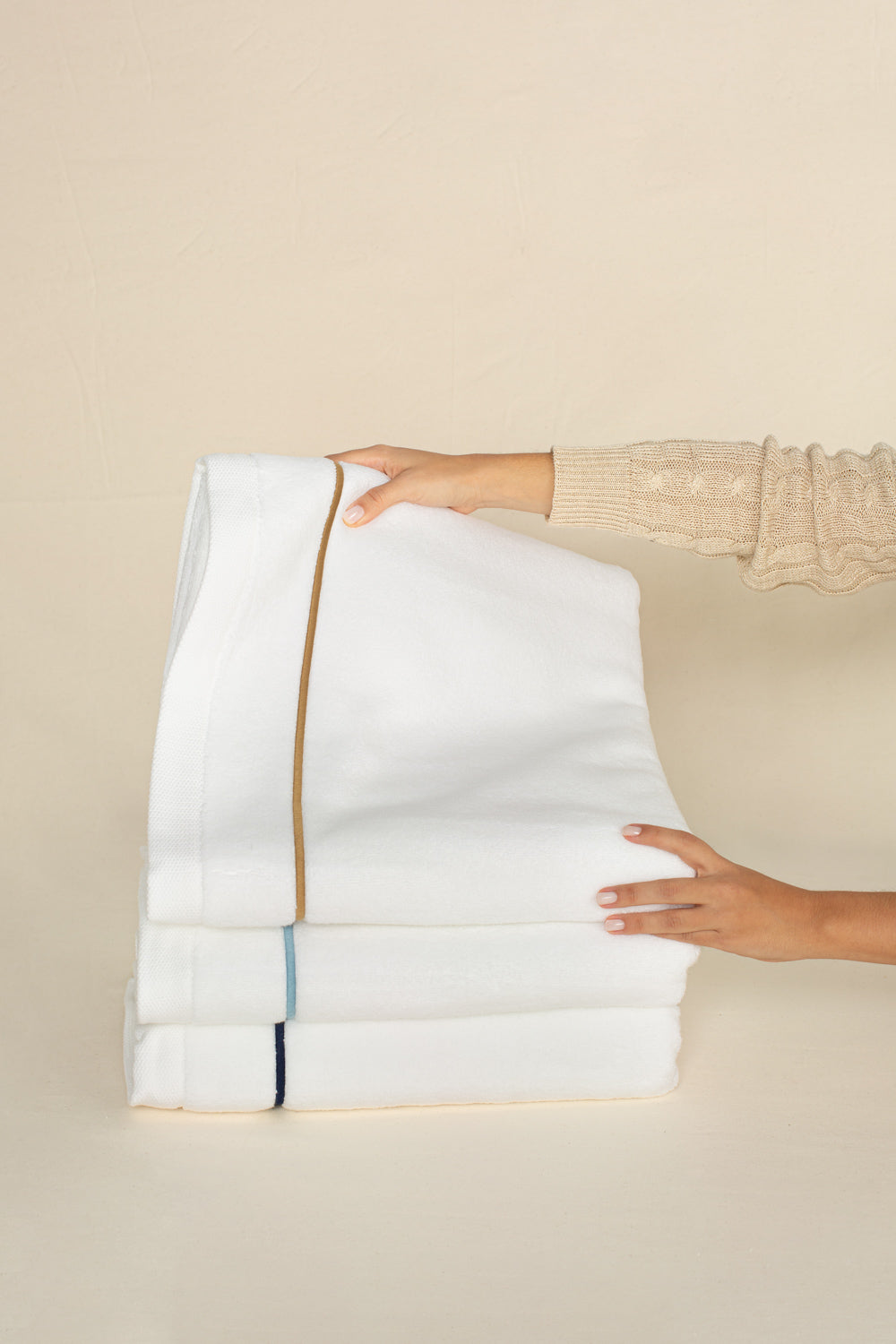 Toalha de Rosto Puglia com Bordado na cor Duna