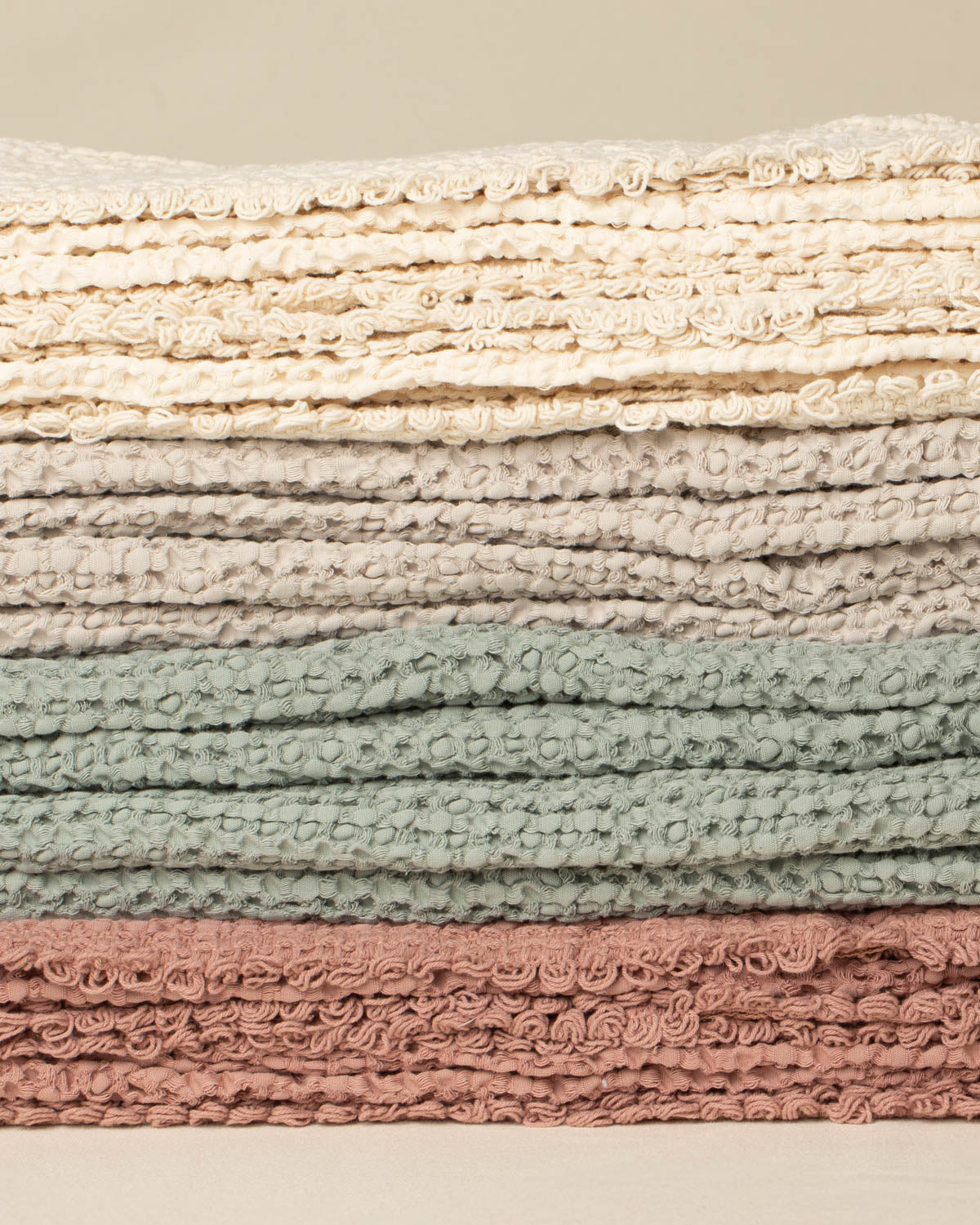 Peseira Favo na cor Creme - 100 x 150 cm