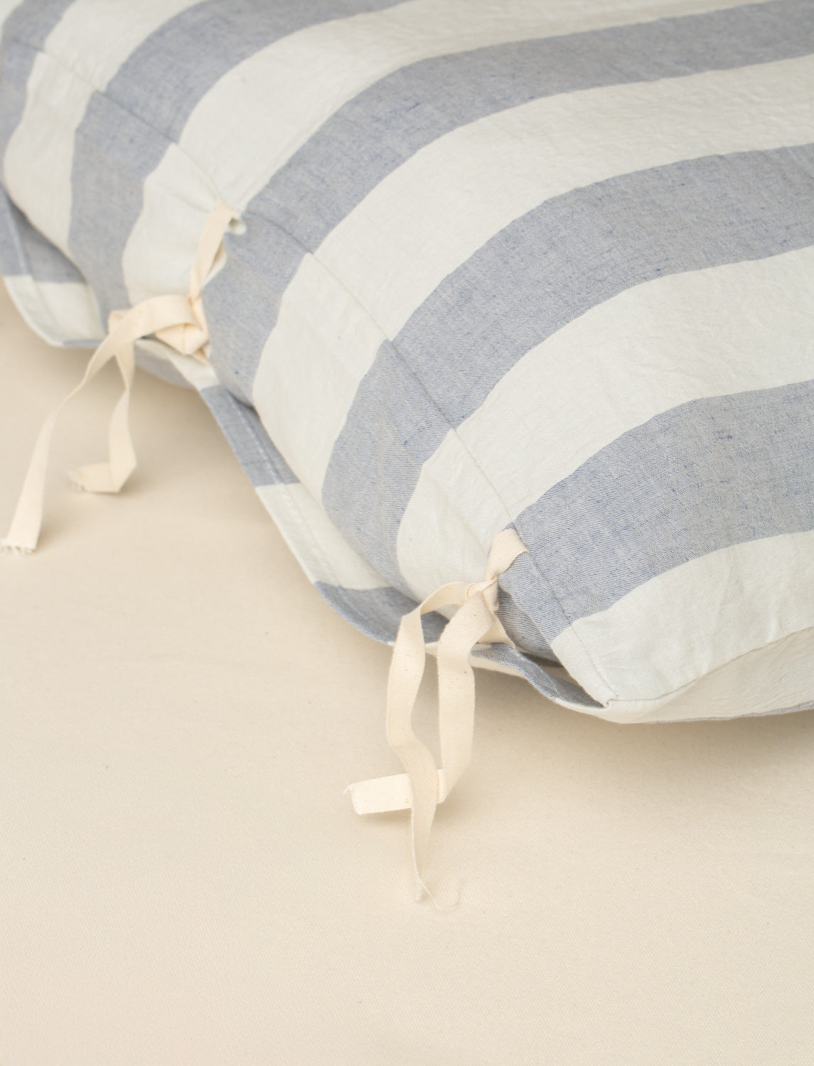 Capa de Almofada Linho Riscas em Azul 50x70