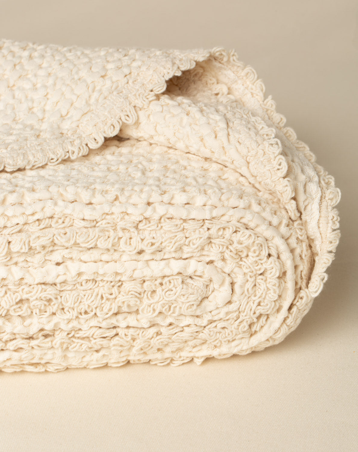 Peseira Favo na cor Creme - 100 x 150 cm