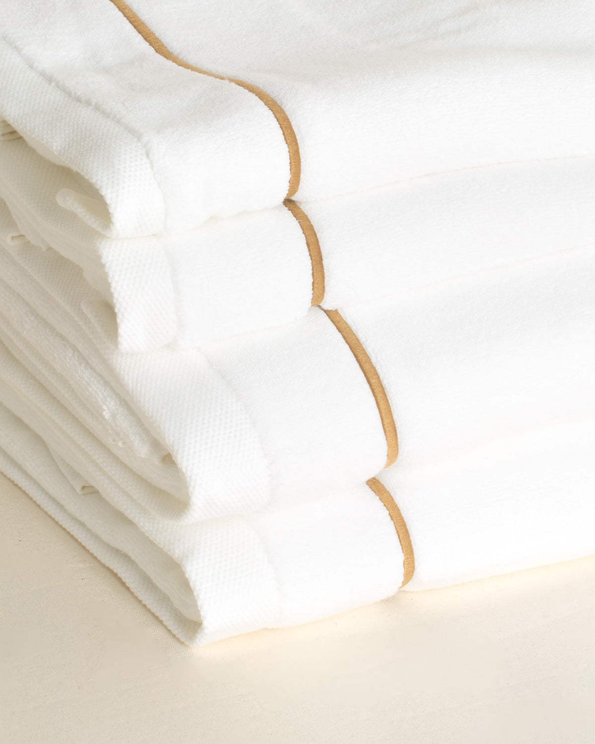 Toalha de Banho Puglia com Bordado na cor Duna - Oversized