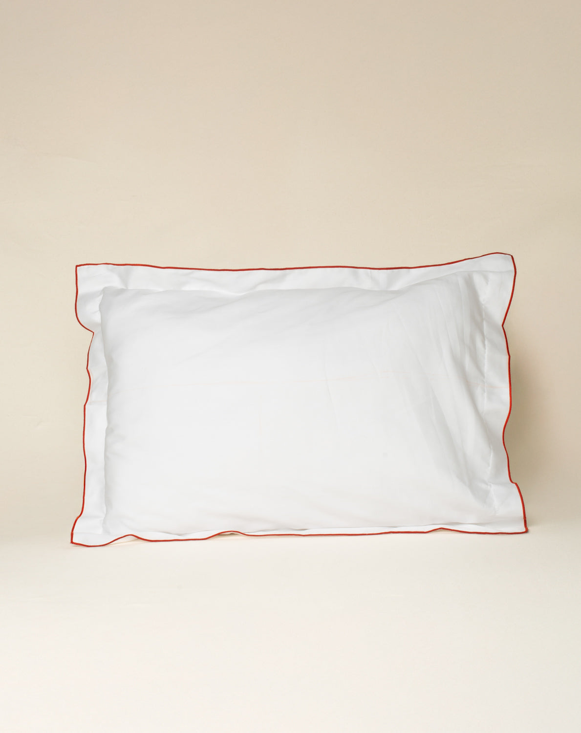 Fronha Overlock 300 fios com Bordado na cor Tijolo