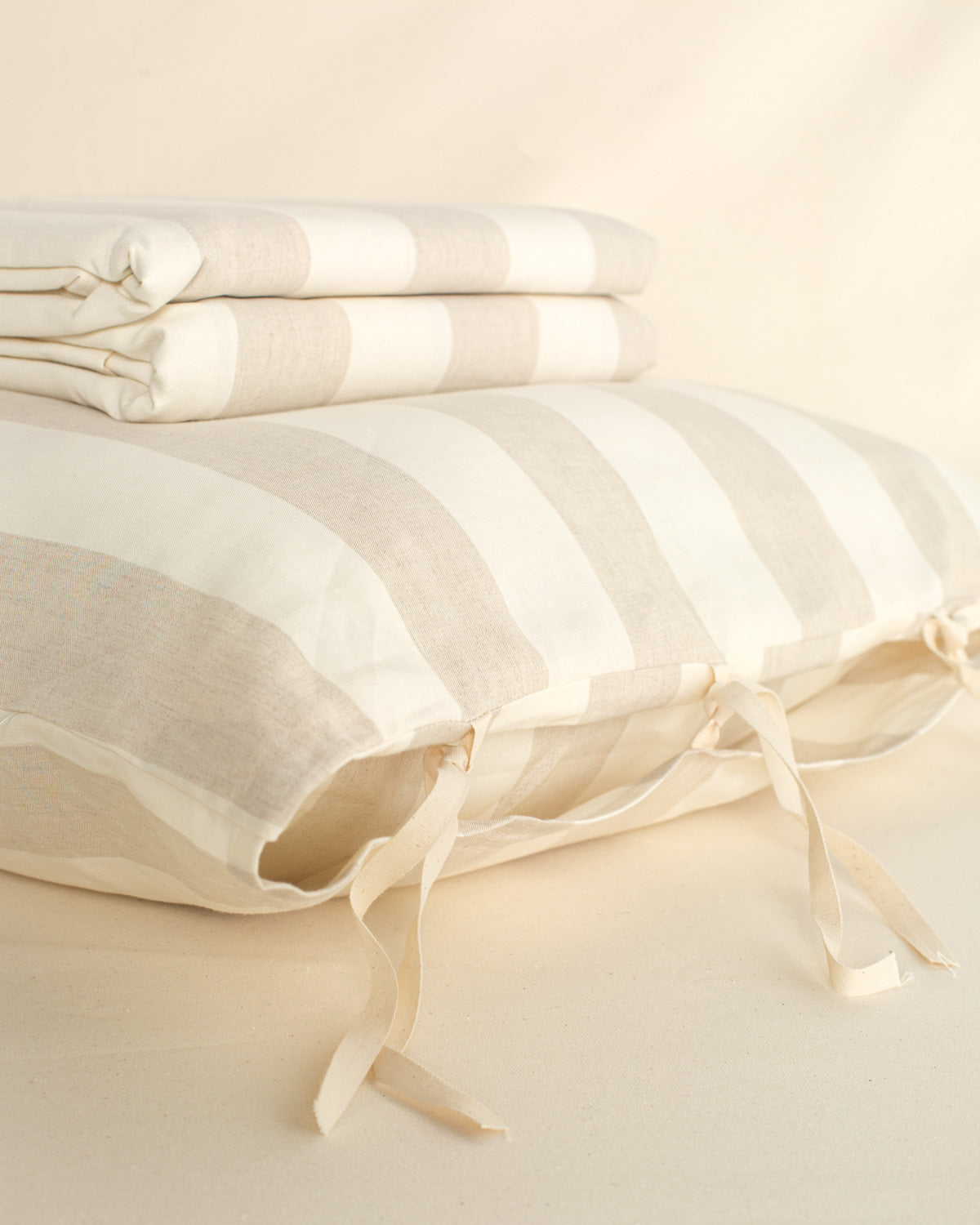 Capa de Edredom Linho em Riscas Bege - Queen