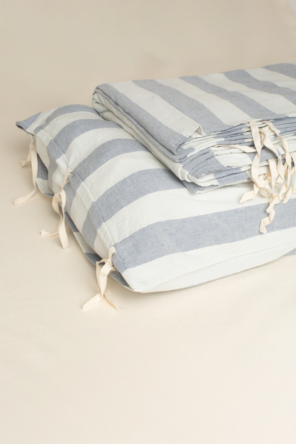 Capa de Edredom Linho Riscas em Azul - Queen