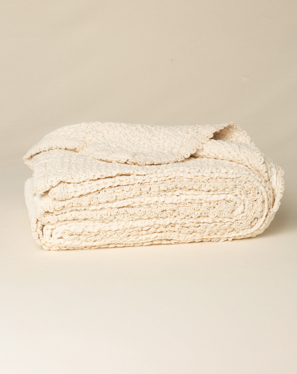 Peseira Favo na cor Creme - 100 x 150 cm