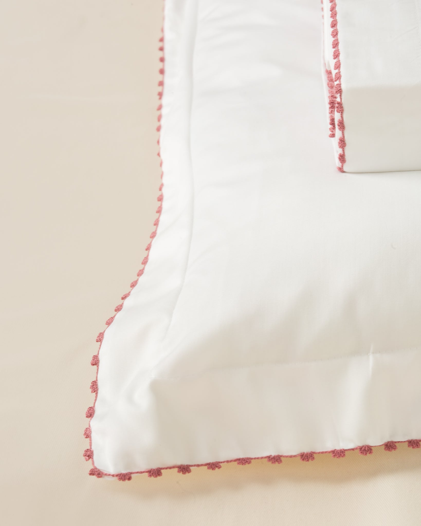 Jogo de Lençol Elba 300 fios com Bordado na cor Rosa Antigo - King