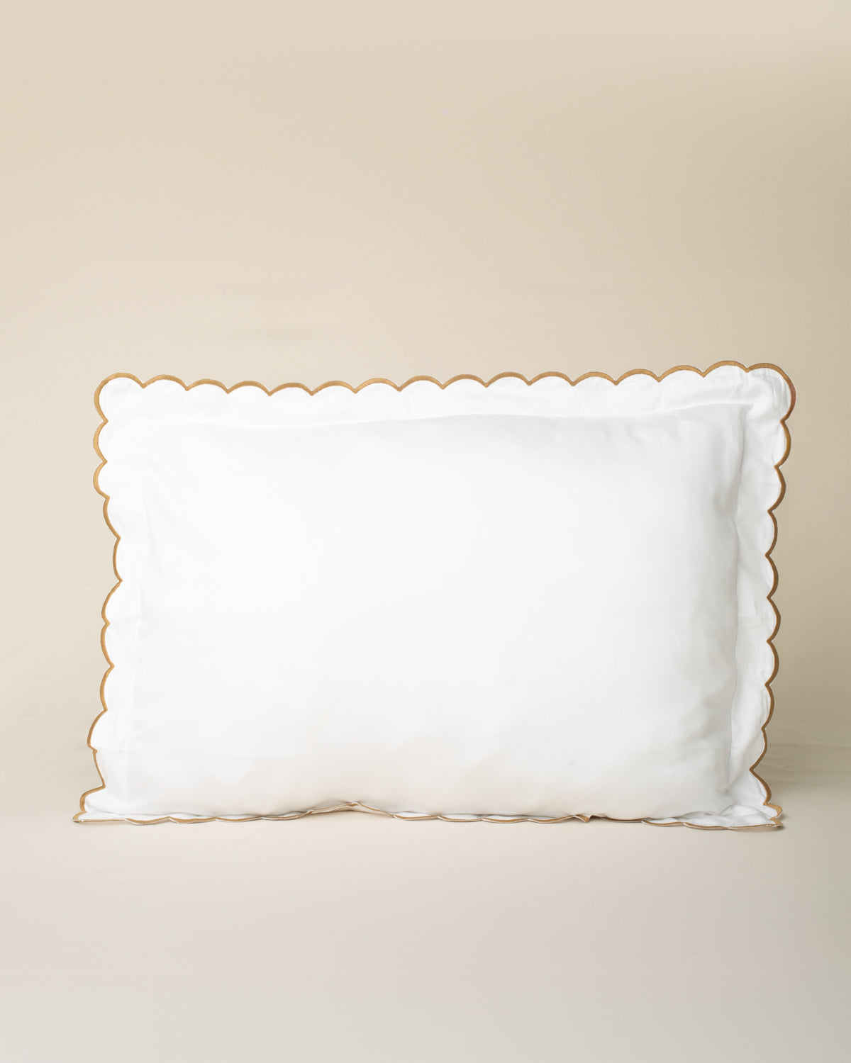 Fronha Salina 300 fios com Bordado na cor Duna