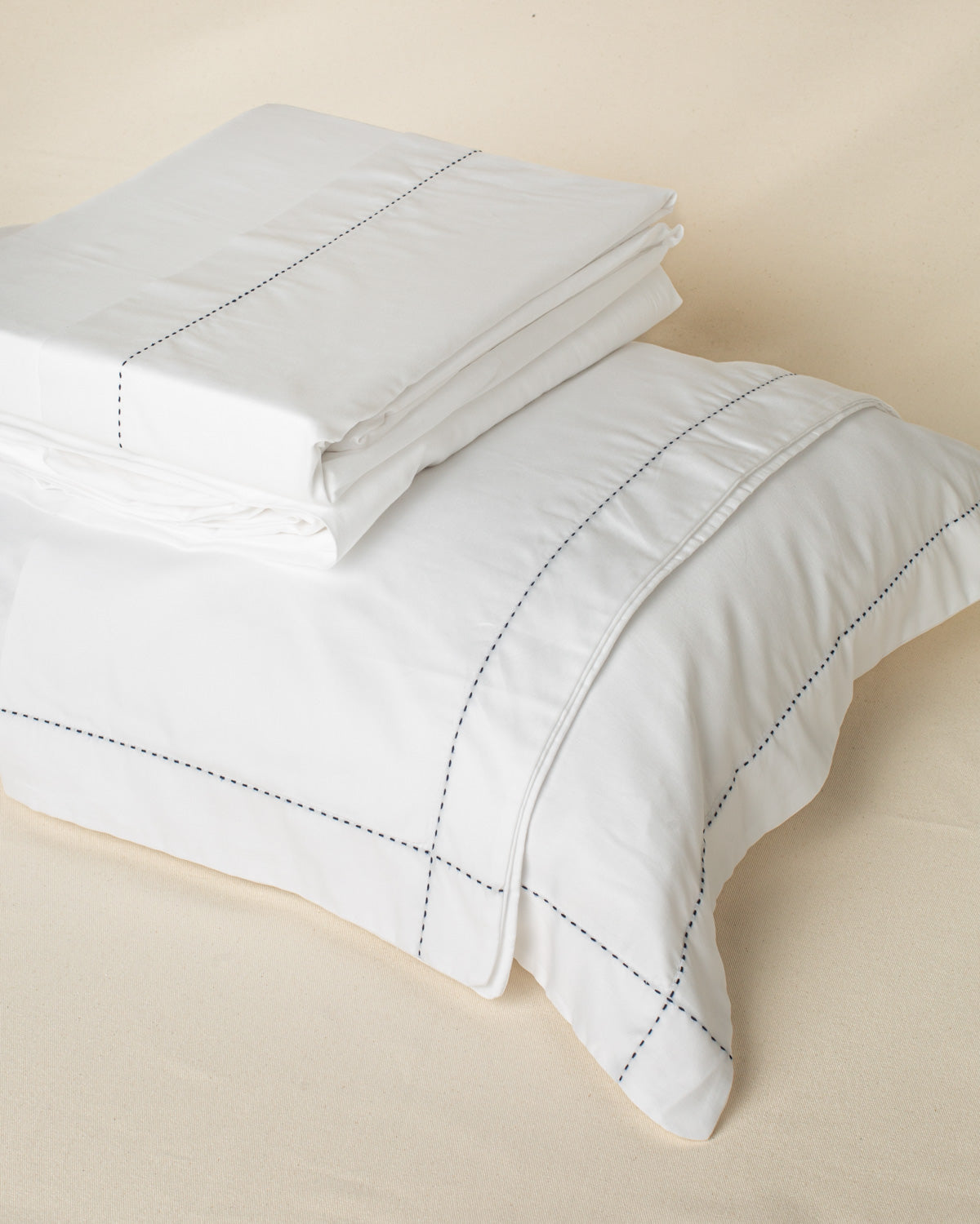 Jogo de Lençol Lipari com Bordado na cor Azul Marinho - Solteiro