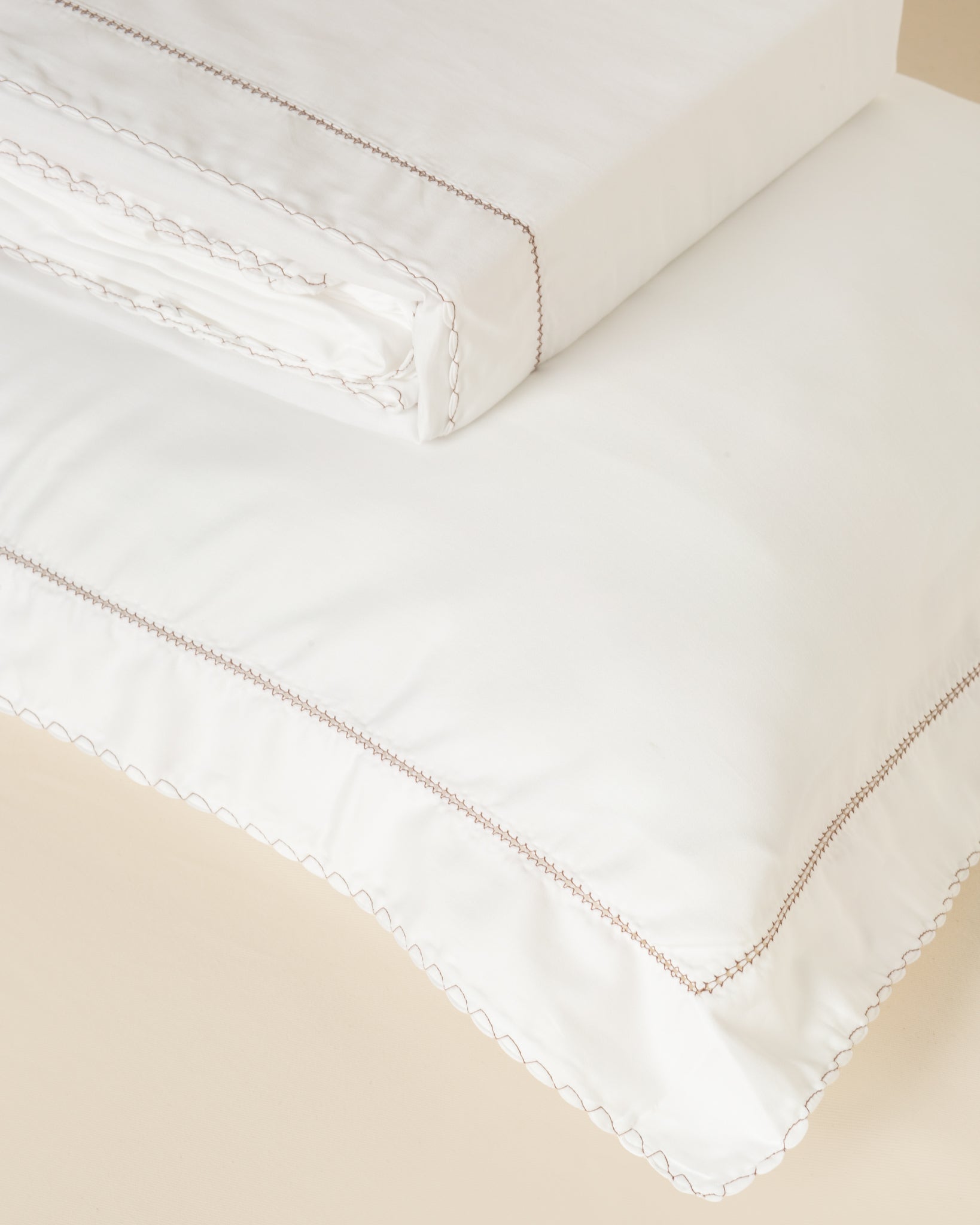 Jogo de Lençol Alassio com Bordado na cor Café - King