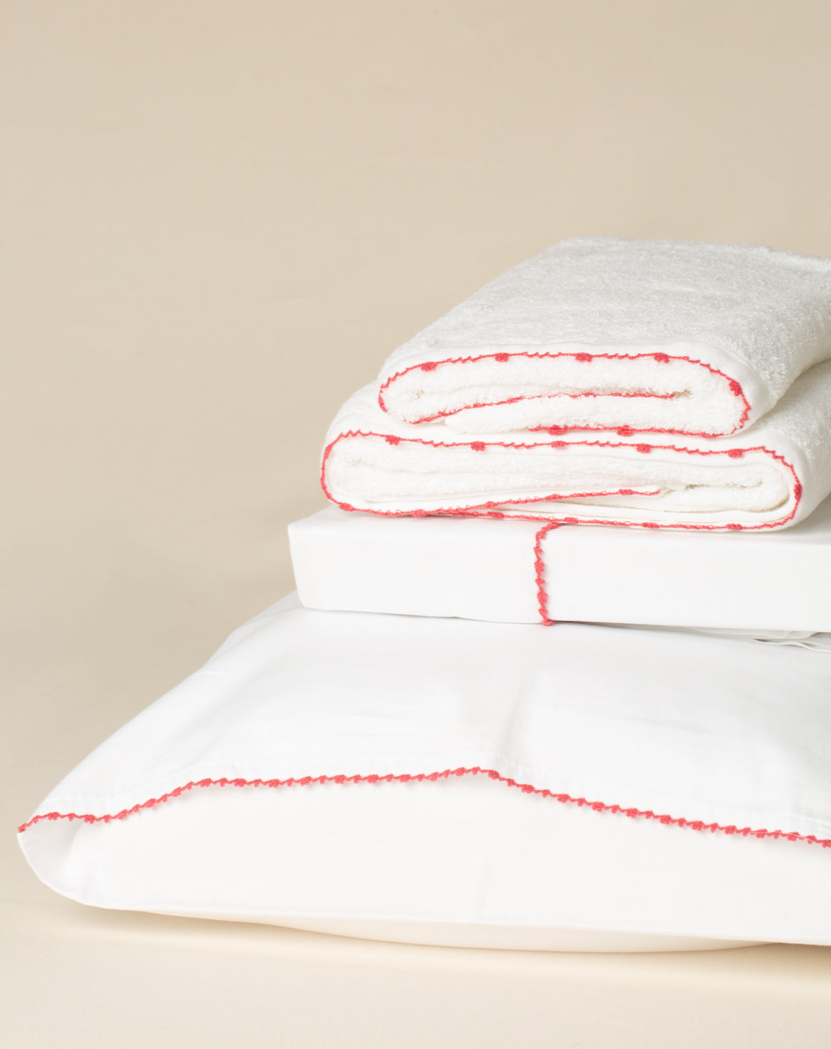 Toalha de Banho Elba com Bordado na cor Rosa - Oversized