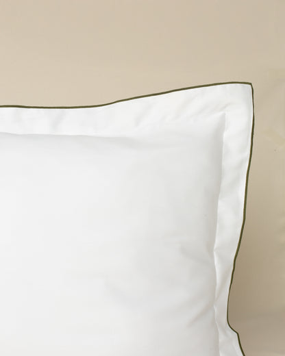 Fronha Overlock 300 fios com Bordado na cor Verde Oliva