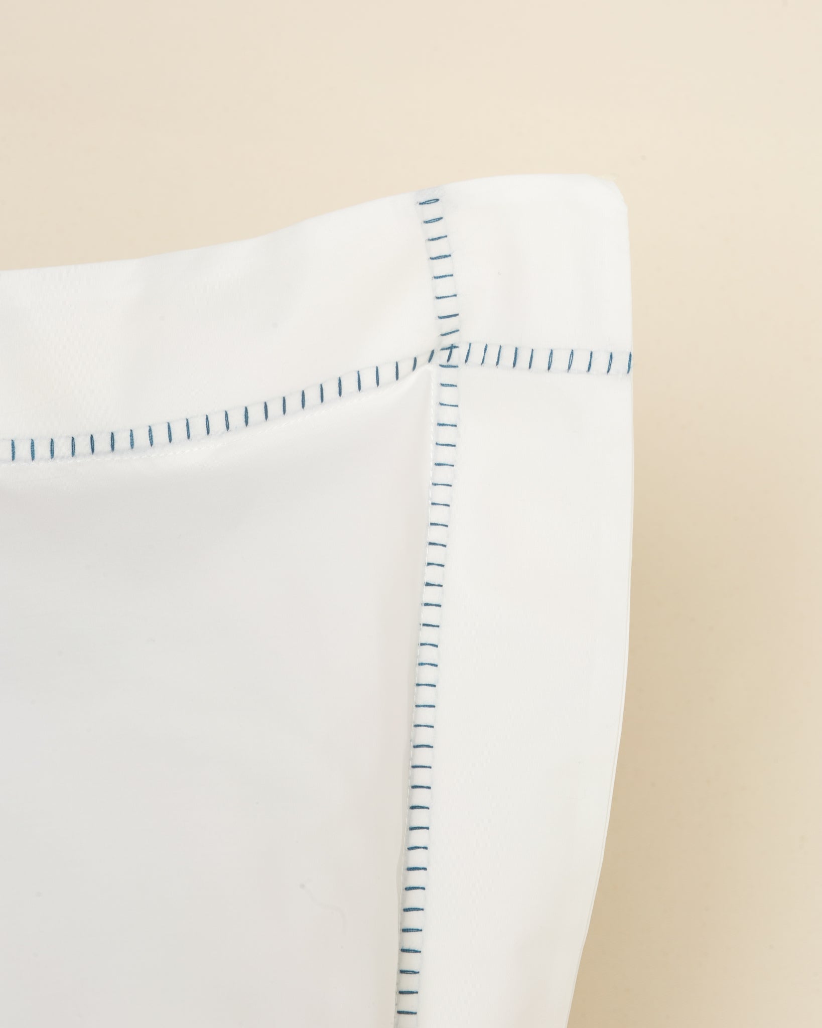 Jogo de Lençol Sorrento 400 fios com Bordado na cor Azul Petróleo - King