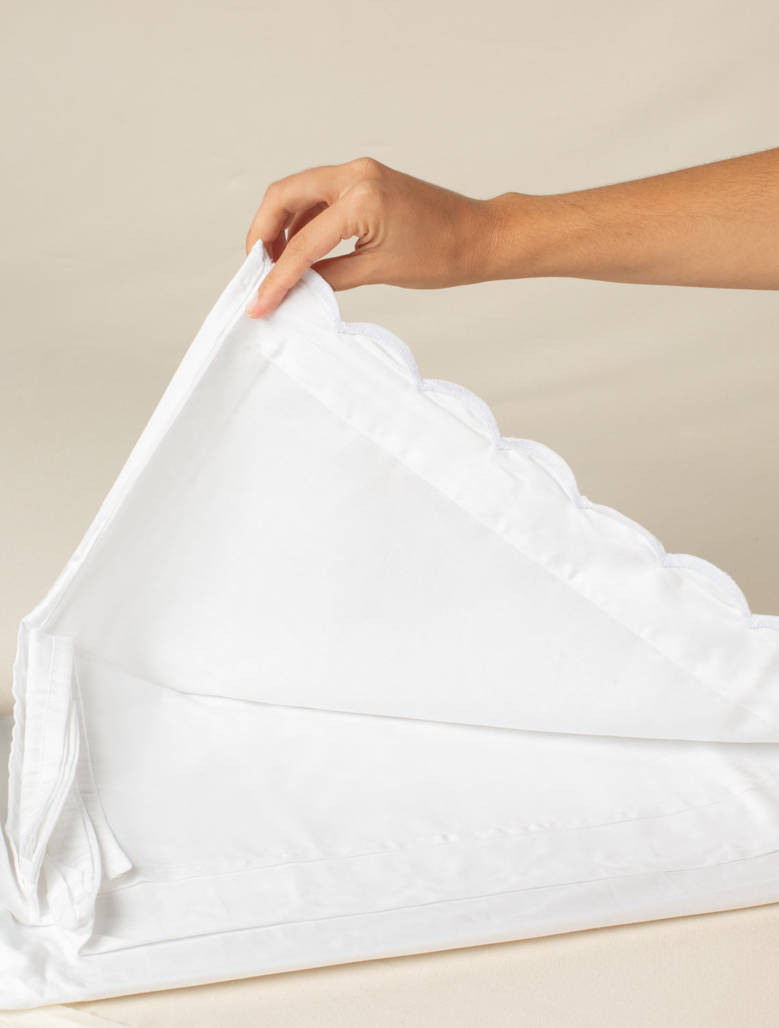 Capa de Edredom Salina 300 fios com Bordado na cor Branca - King