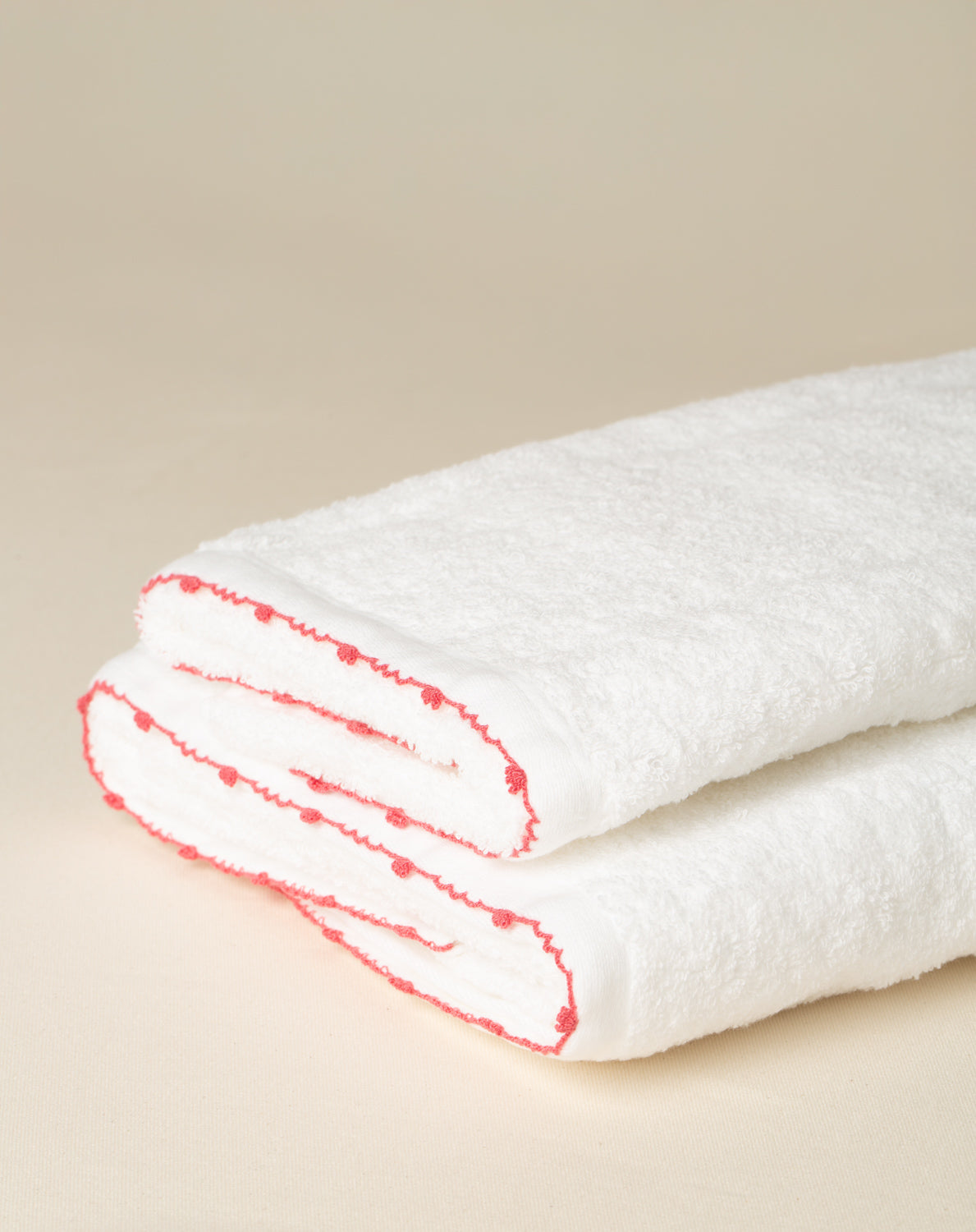 Toalha de Banho Elba com Bordado na cor Rosa - Oversized