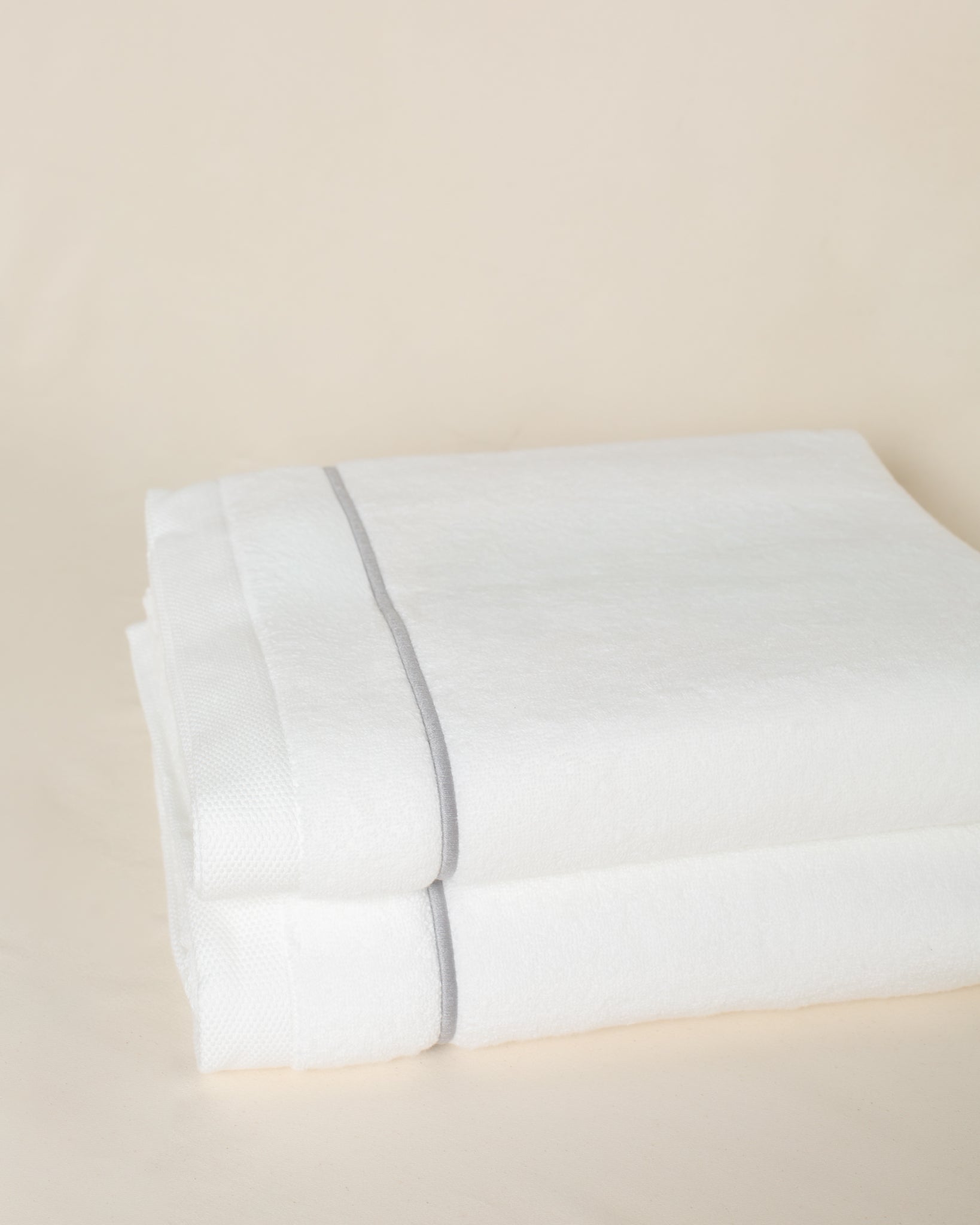 Toalha de Rosto Portuguesa Puglia com Bordado Cinza