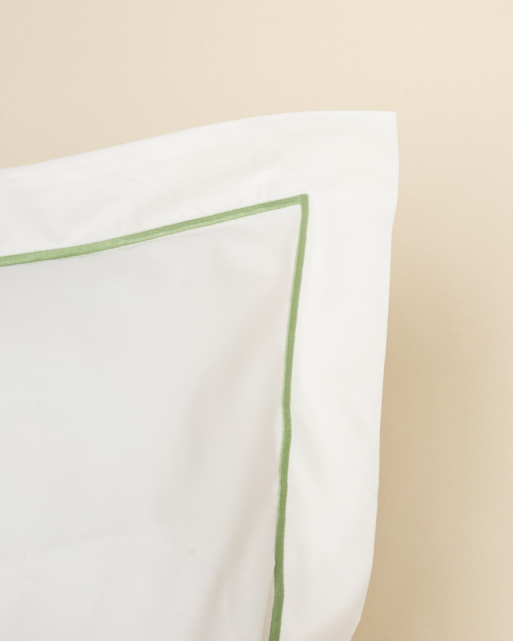 Jogo de Lençol Puglia 400 fios com Bordado na cor Verde Campo - Queen