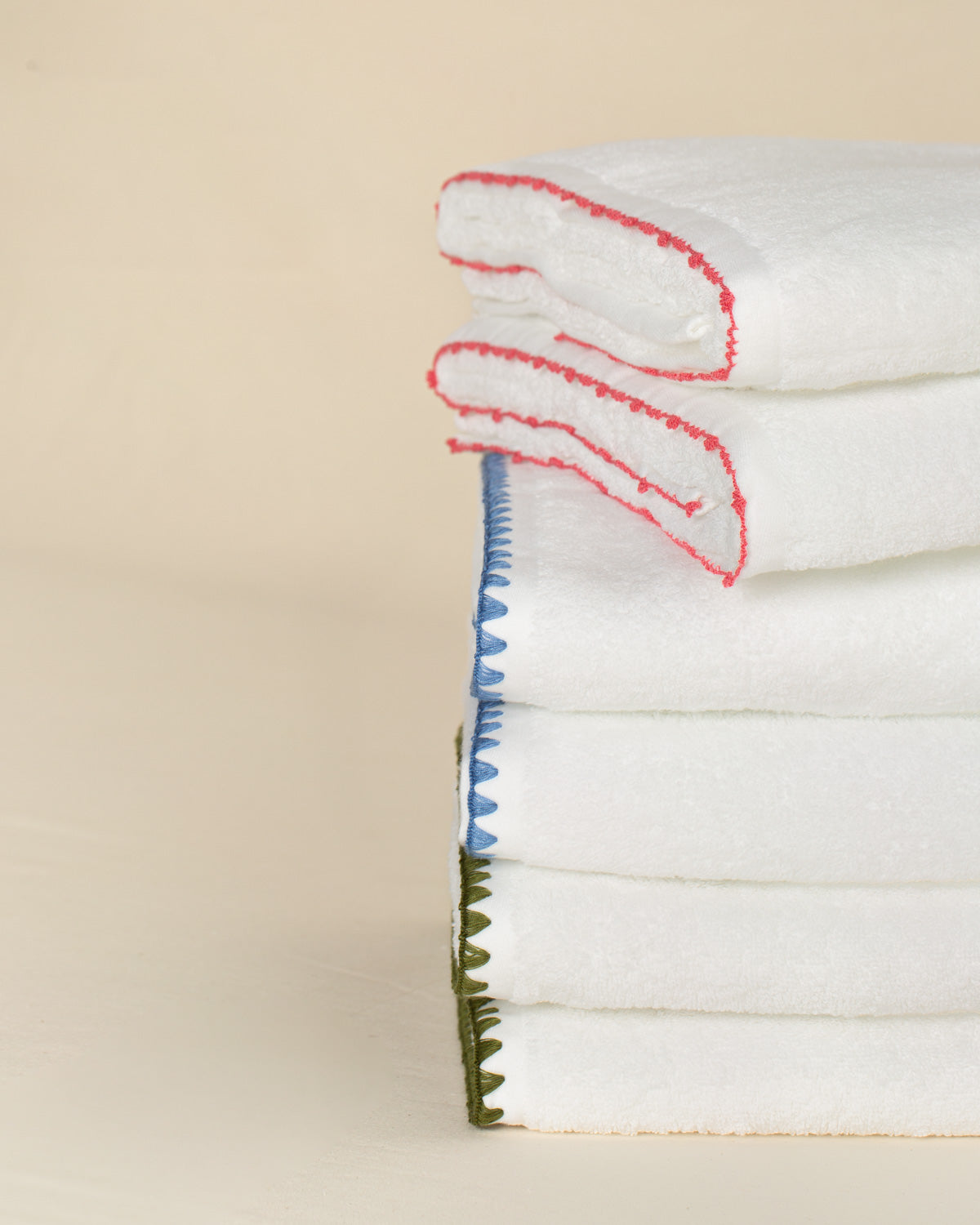 Toalha de Banho Elba com Bordado na cor Rosa - Oversized