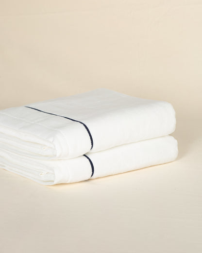 KIT BANHO 4 PEÇAS - Puglia com Bordado Azul Marinho