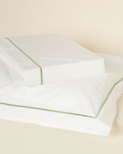 Jogo de Lençol Puglia 400 fios com Bordado na cor Verde Campo - Queen