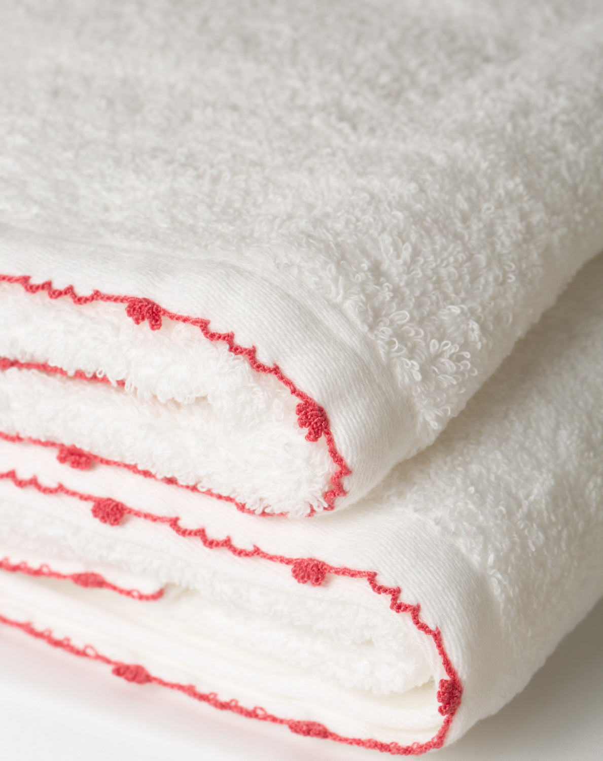 Toalha de Banho Elba com Bordado na cor Rosa - Oversized