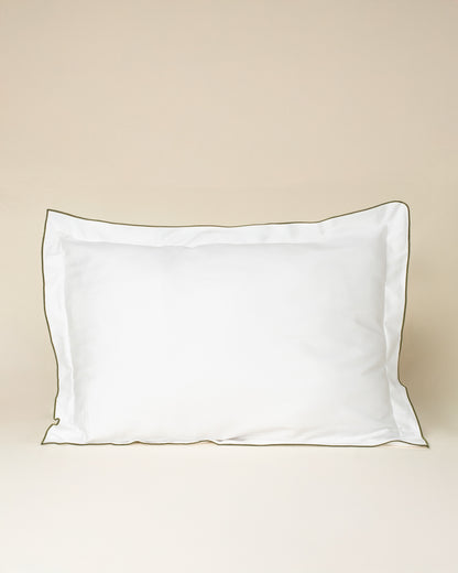 Fronha Overlock 300 fios com Bordado na cor Verde Oliva