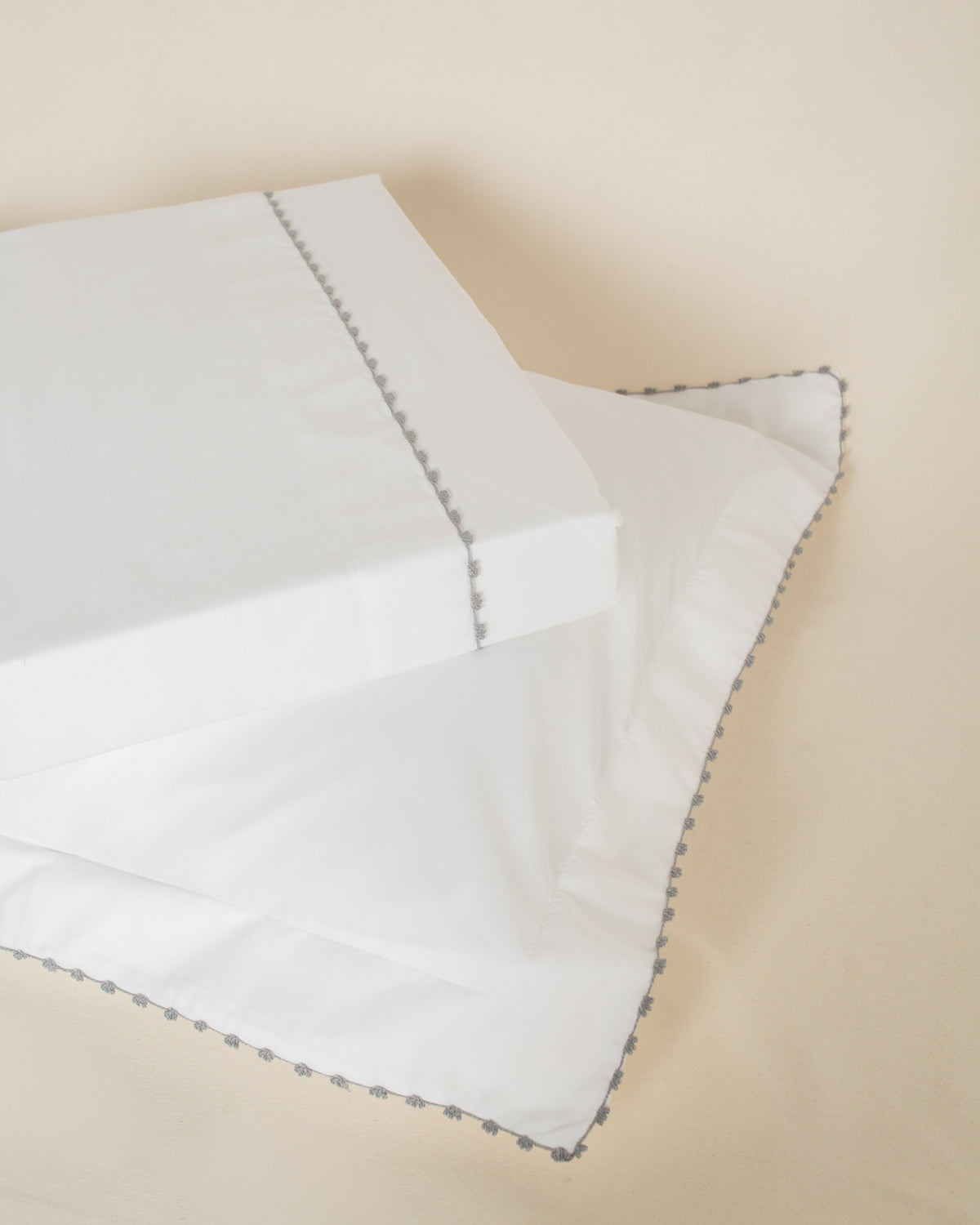 KIT CAMA E BANHO - Elba com Bordado Cinza - King