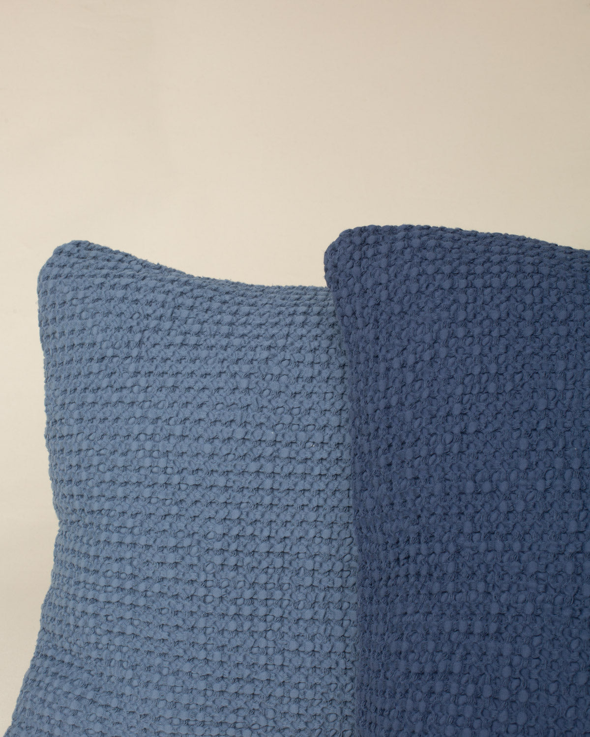 Capa de almofada Favo 50x50 na cor Stonewashed Blue