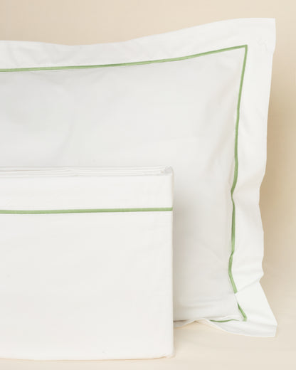 Jogo de Lençol Puglia 400 fios com Bordado na cor Verde Campo - King