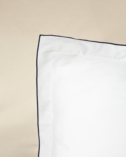 Fronha Overlock 300 fios com Bordado na cor Azul Marinho