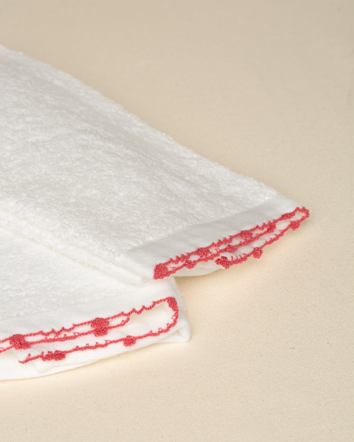 Toalha de Lavabo Elba com Bordado na cor Rosa