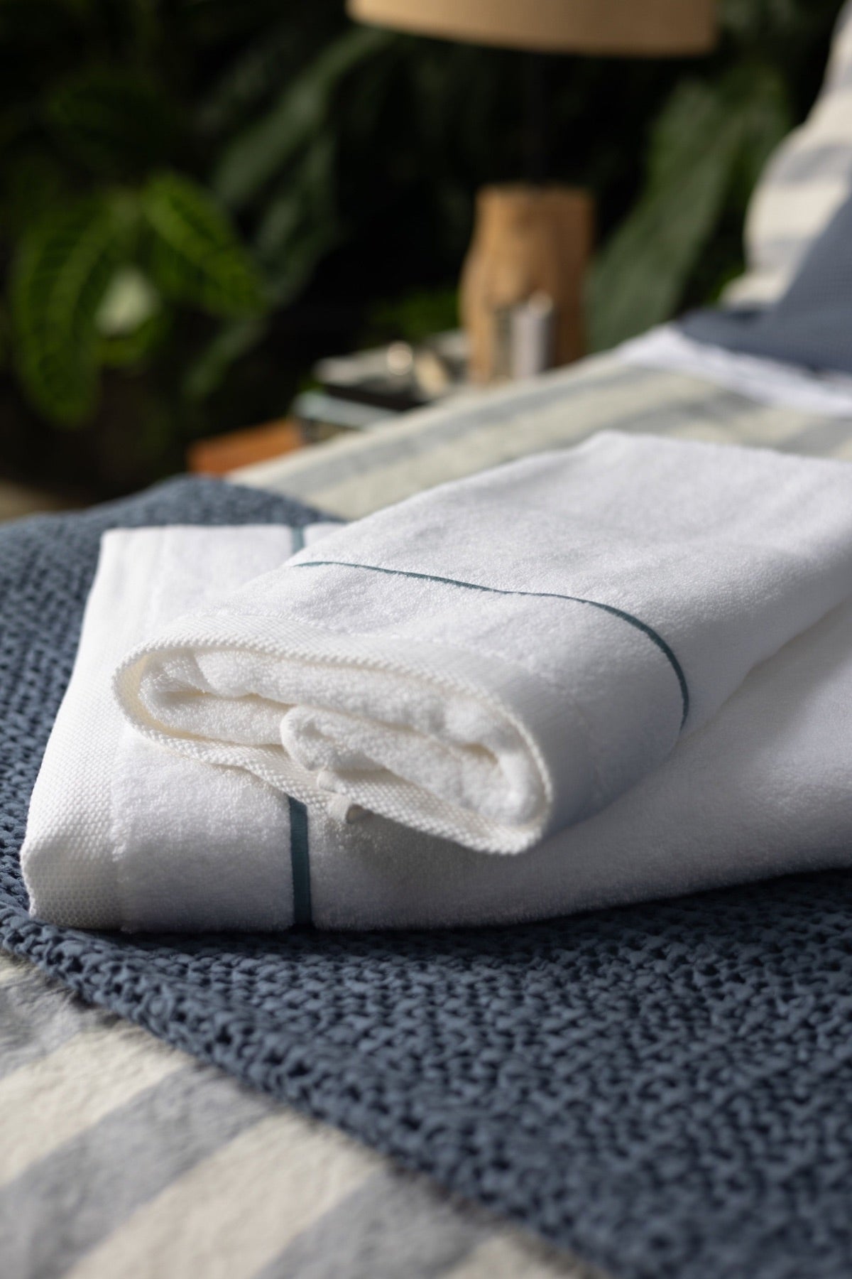 Toalha de Banho Puglia com Bordado na cor Azul Mar - Oversized