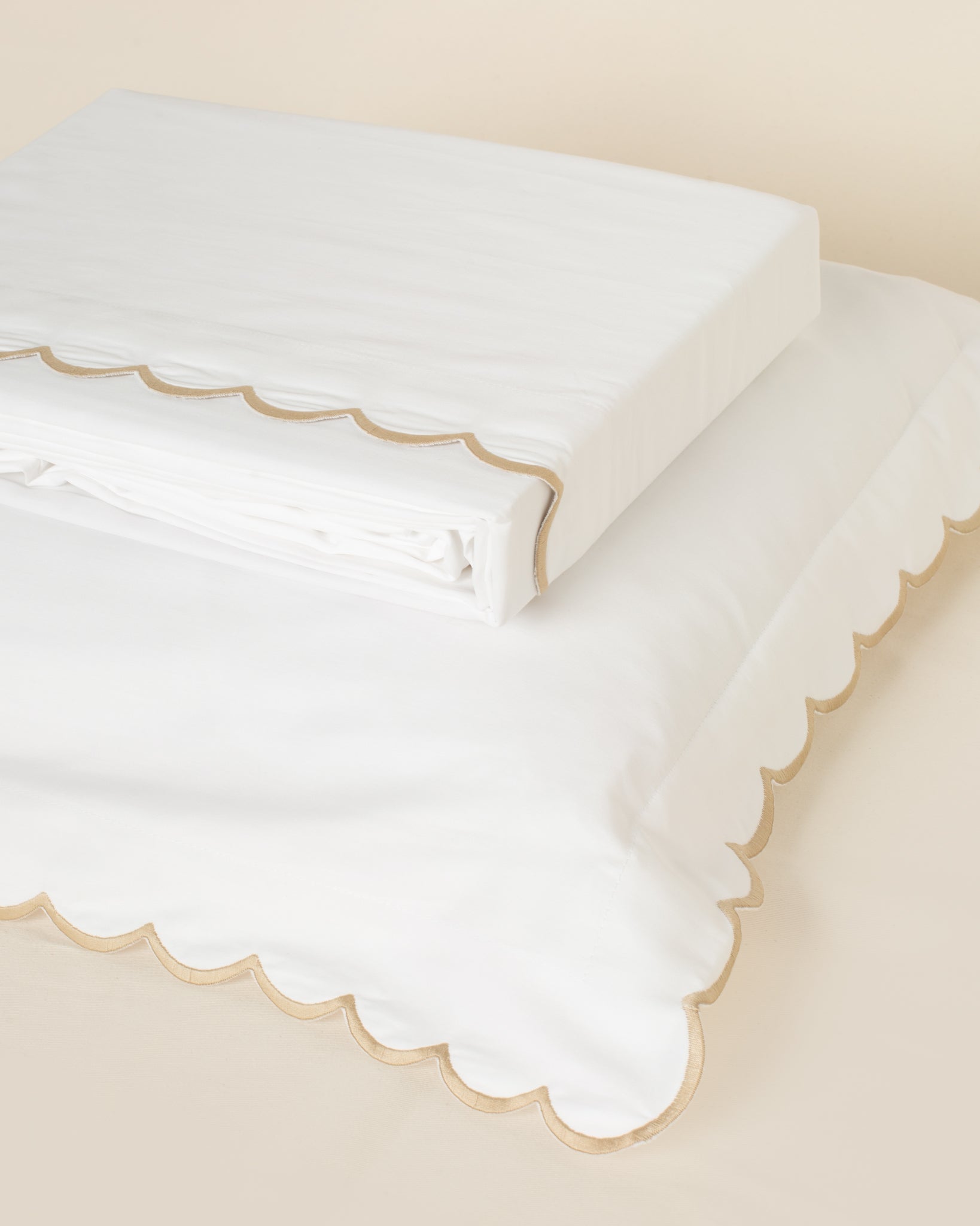 Jogo de Lençol Salina 300 fios com Bordado na cor Areia - Queen