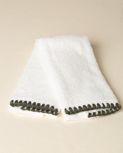 Toalha de Lavabo Sardenha com Bordado na cor Verde Oliva