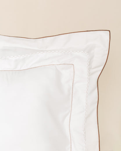 KIT CAMA E BANHO + FRONHAS EXTRAS - Alassio com Bordado Café - King