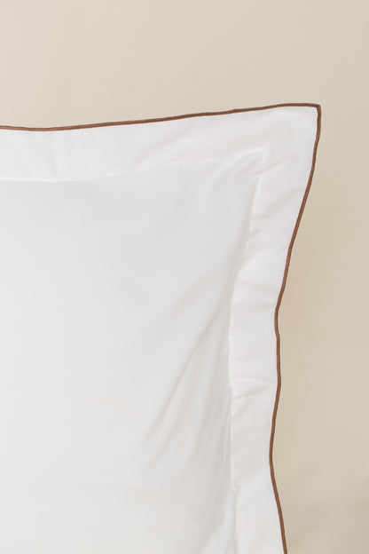 Fronha Overlock 300 fios com Bordado na cor Café