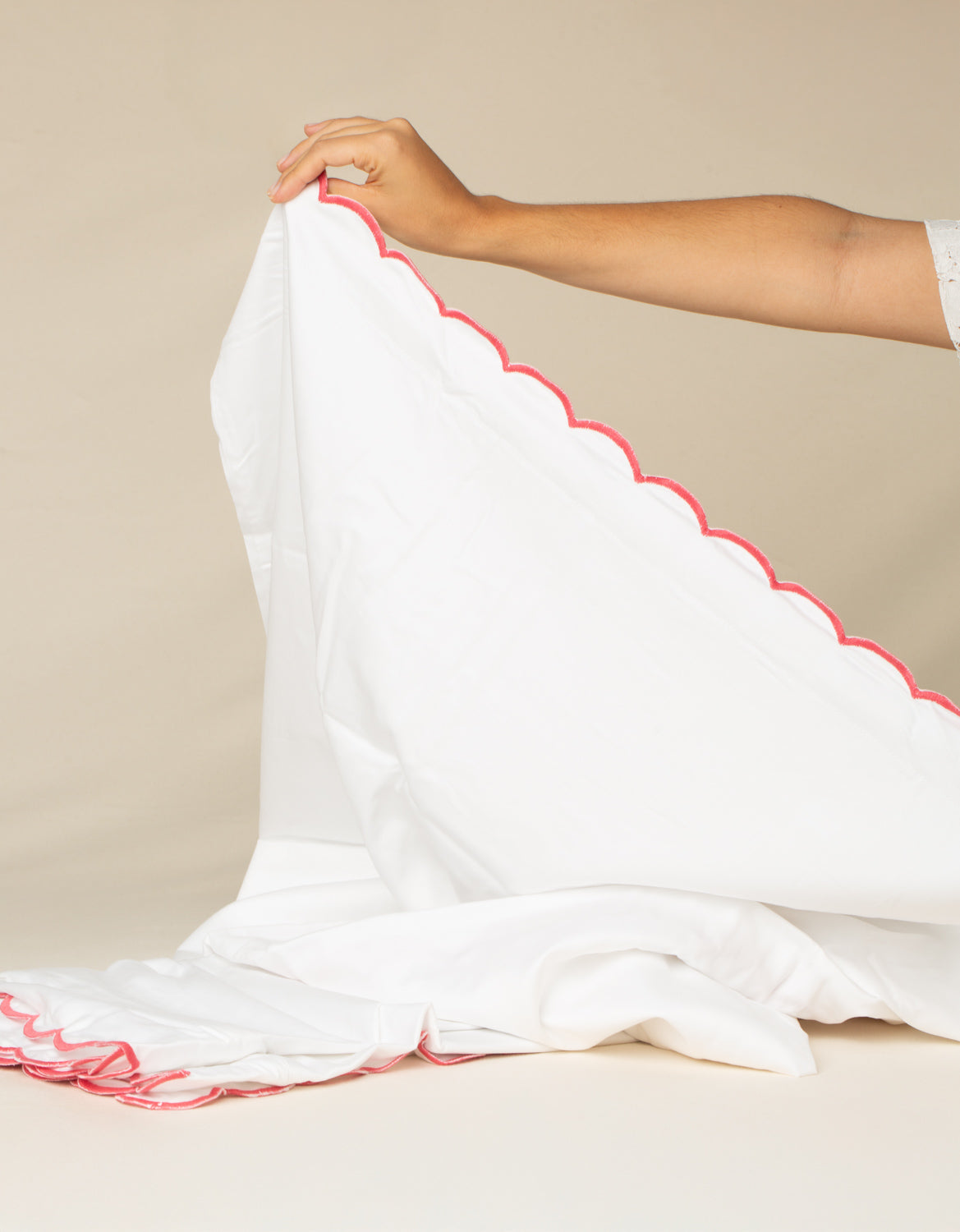 Fronha Salina 300 fios com Bordado na cor Rosa