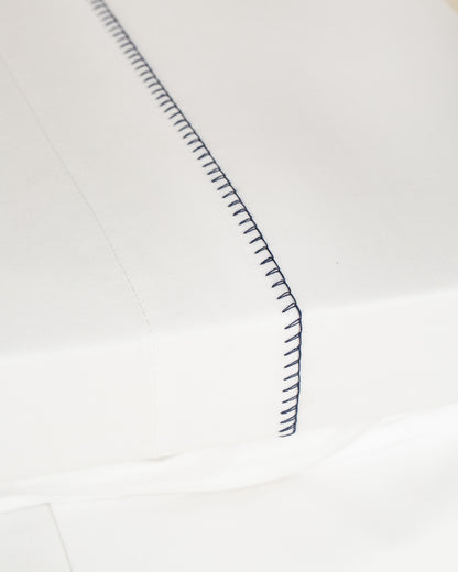 Jogo de Lençol Capri 300 fios com Bordado na cor Azul Marinho - Queen