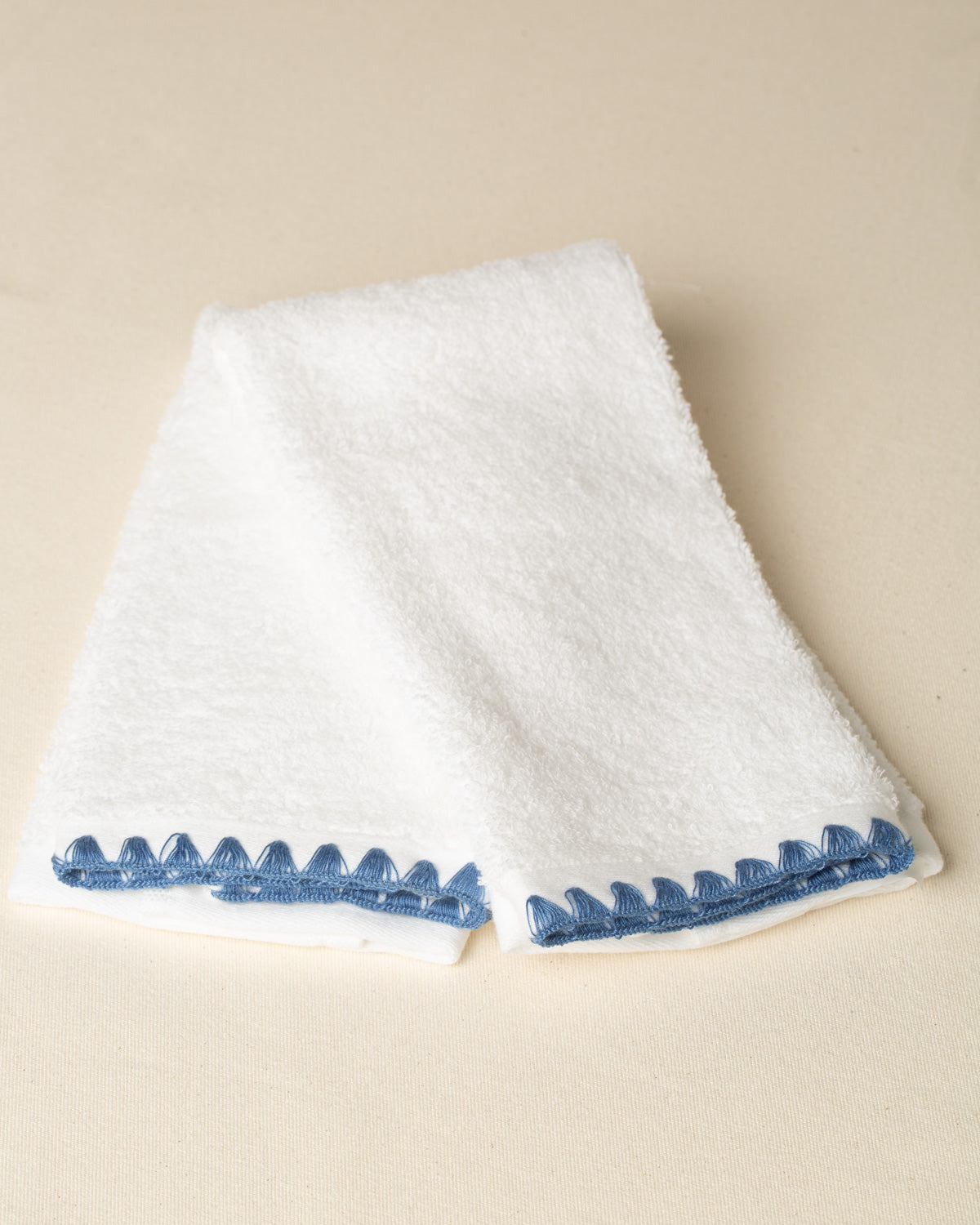 KIT - 2 Toalhas de Lavabo Sardenha com bordado na cor Azul Jeans