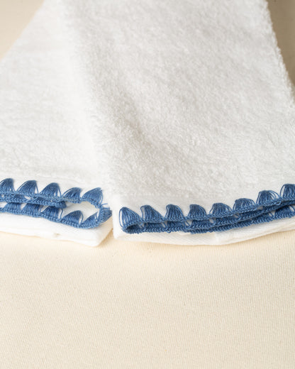 Toalha de Lavabo Sardenha com Bordado na cor Azul Jeans