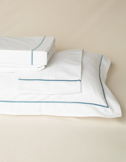 Jogo de Lençol Puglia 400 fios com Bordado na cor Azul Mar - King