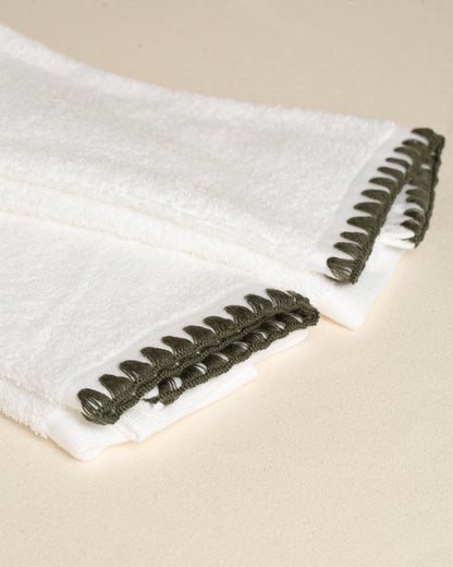 Toalha de Lavabo Sardenha com Bordado na cor Verde Oliva