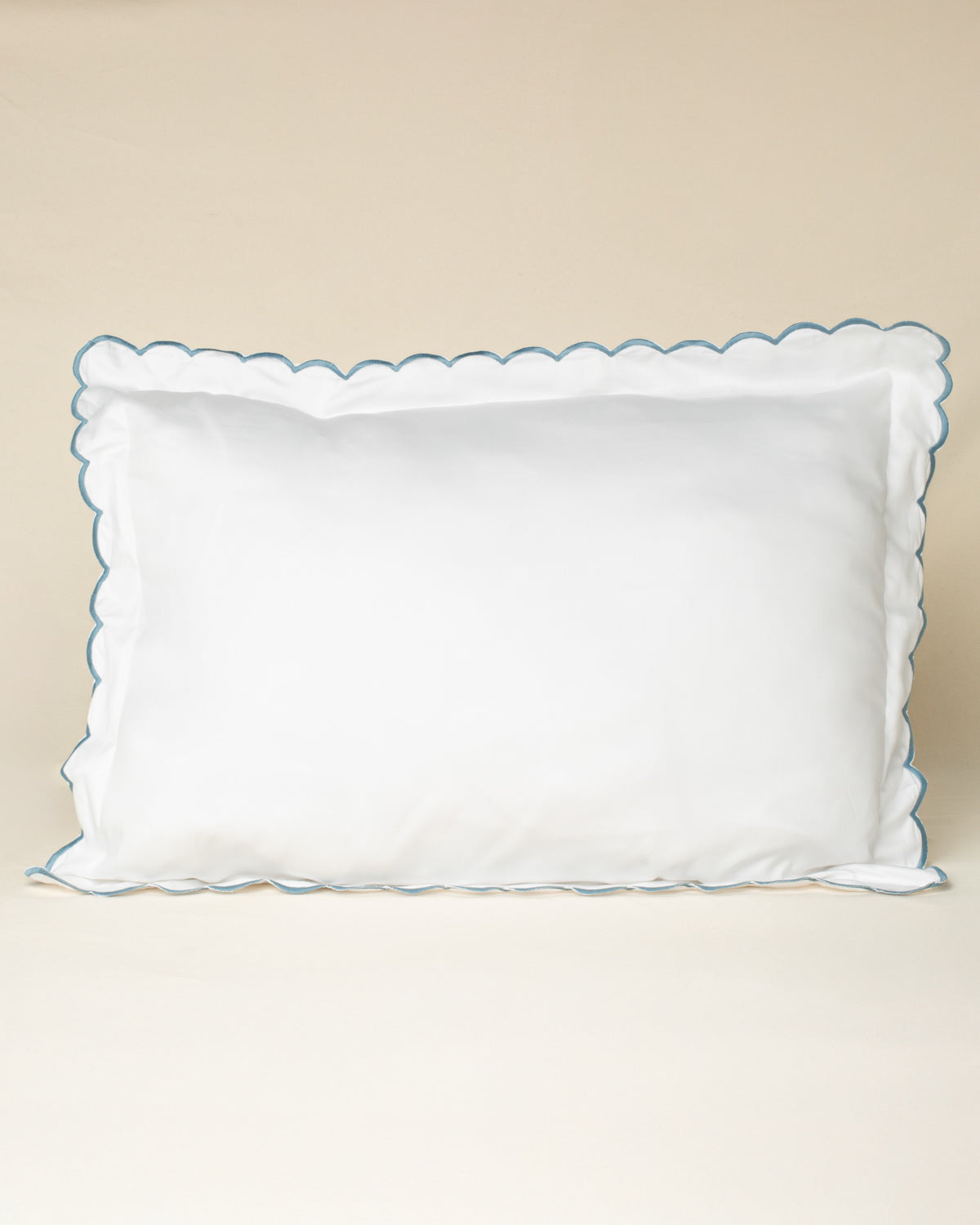 Fronha Salina 300 fios com Bordado na cor Azul Mar