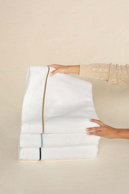 Toalha de Banho Puglia com Bordado na cor Duna - Oversized