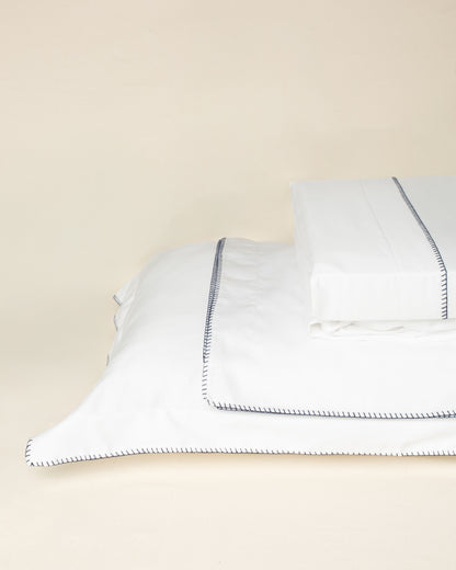 Jogo de Lençol Capri 300 fios com Bordado na cor Azul Marinho - King