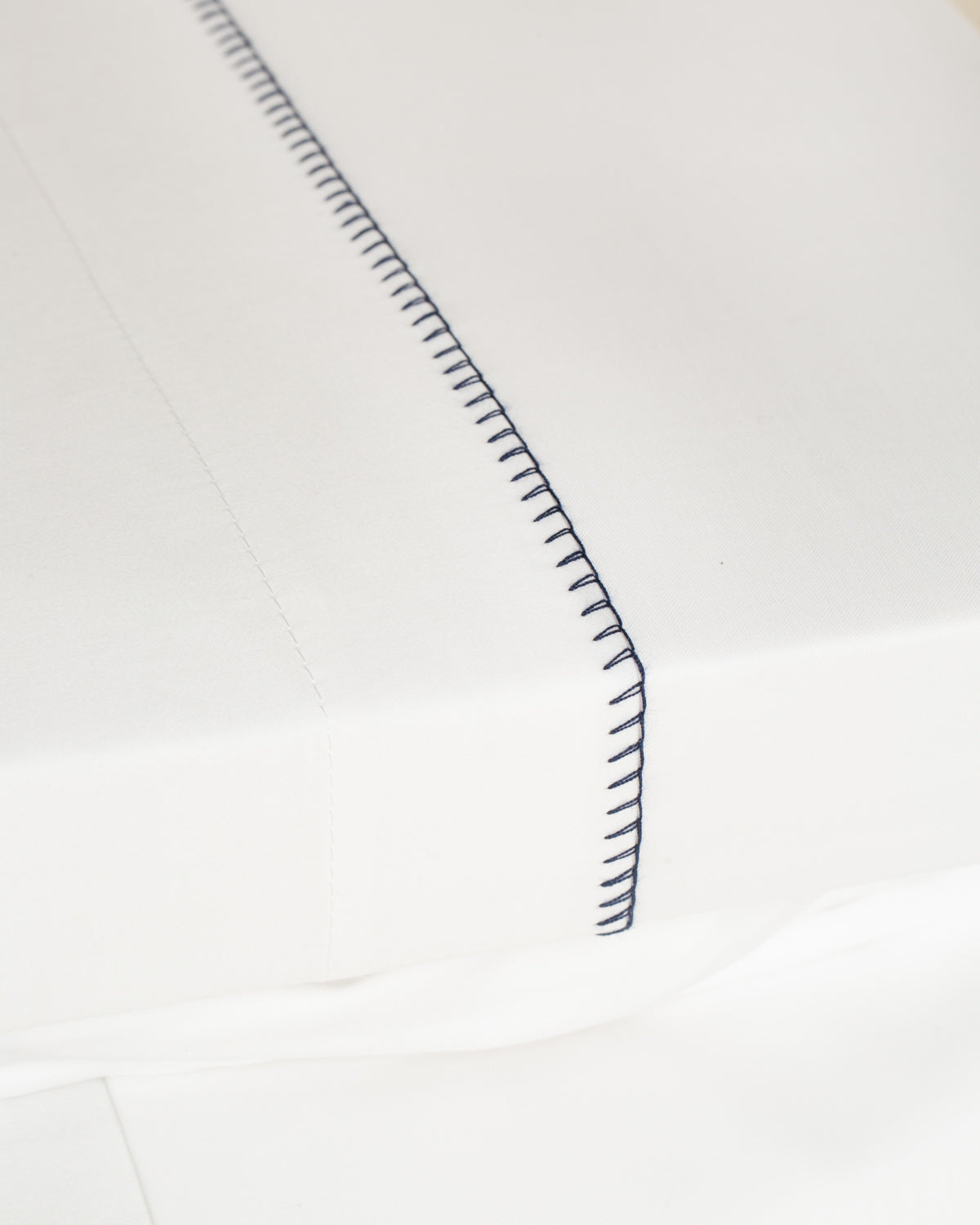 Jogo de Lençol Capri 300 fios com Bordado na cor Azul Marinho - King